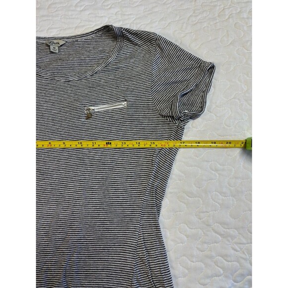 Guess black and white striped fitted knit short sleeve shirt size medium - Picture 5 of 6